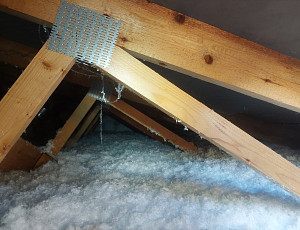 Zateplení stropu pomocí foukané izolace